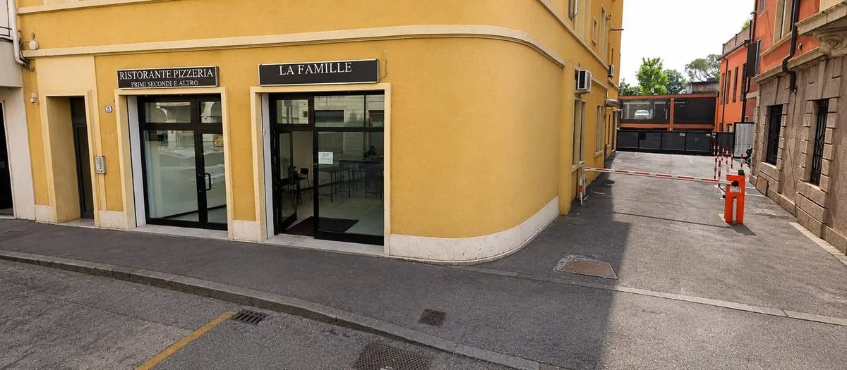 La Famille Padova esterno